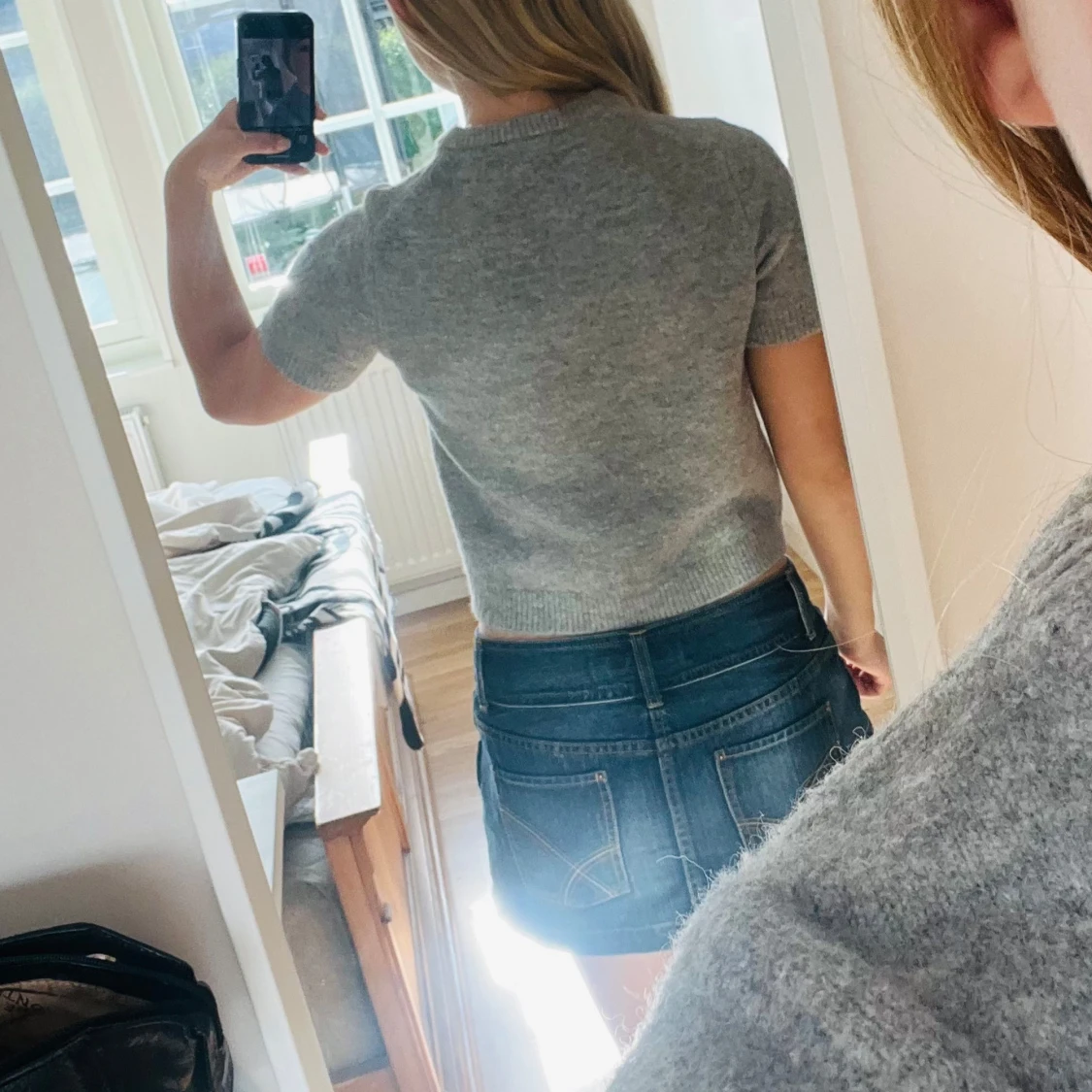 Grå stickad t-shirt  - 1