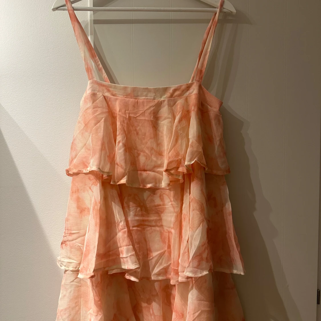 Rosa volangklänning i chiffong - 3