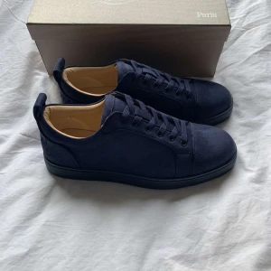 Christian Louboutin - Ett par feta Louboutin i 42. Skickar samma dag. Hör av dig vid frågor