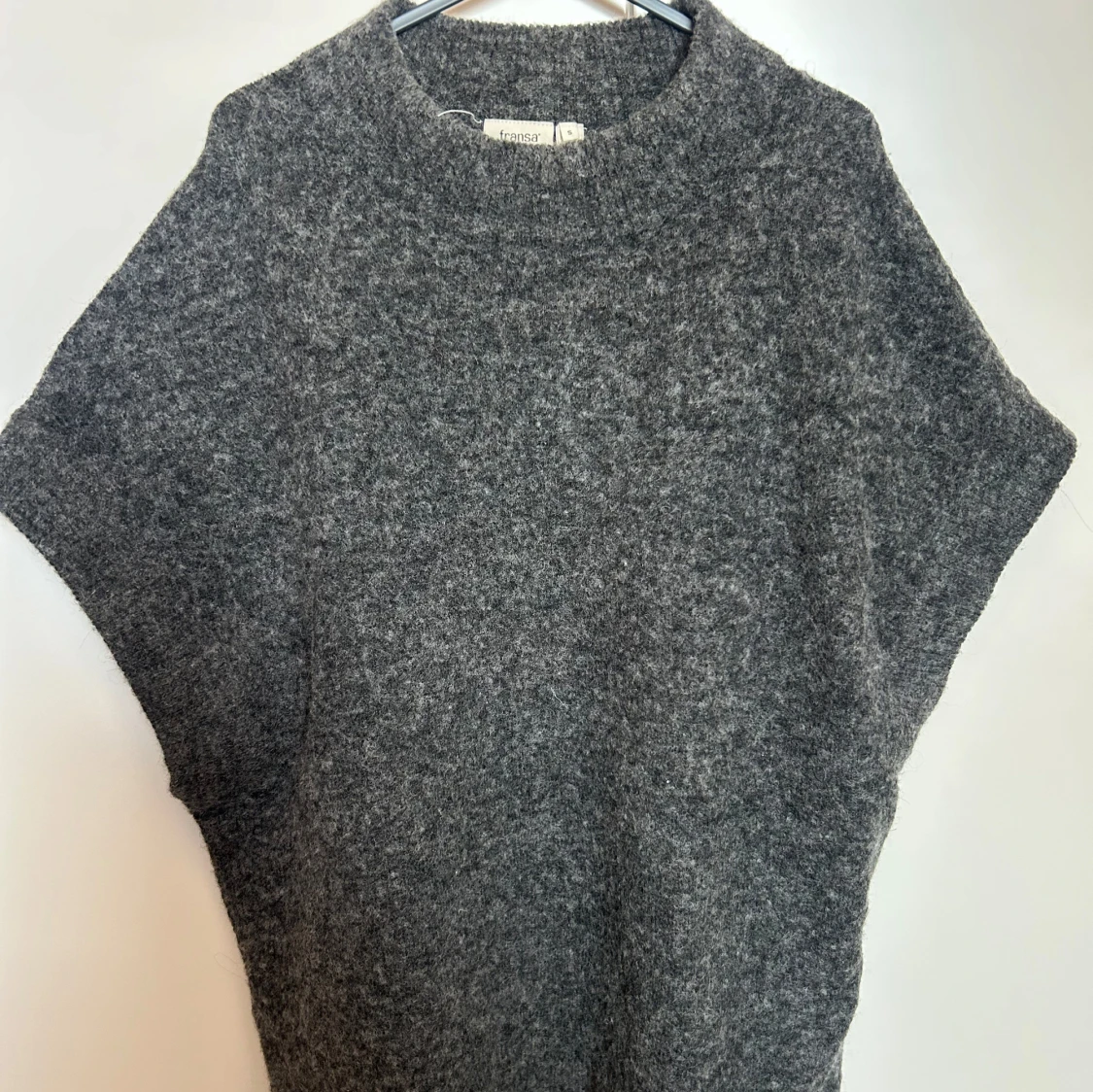 Mörkgrå stickad tröja/väst - 2