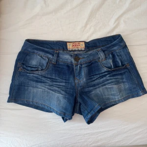Low waist jeans shorts  - Midjemått: 41cm 🩷🩷🩷🩷