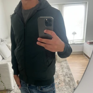Massimo Dutti cardigan  - Tjena! Säljer en as fet cardigan från Massimo Dutti. Perfekt nu till sommarkvällar, passar till allt! Priset kan diskuteras!