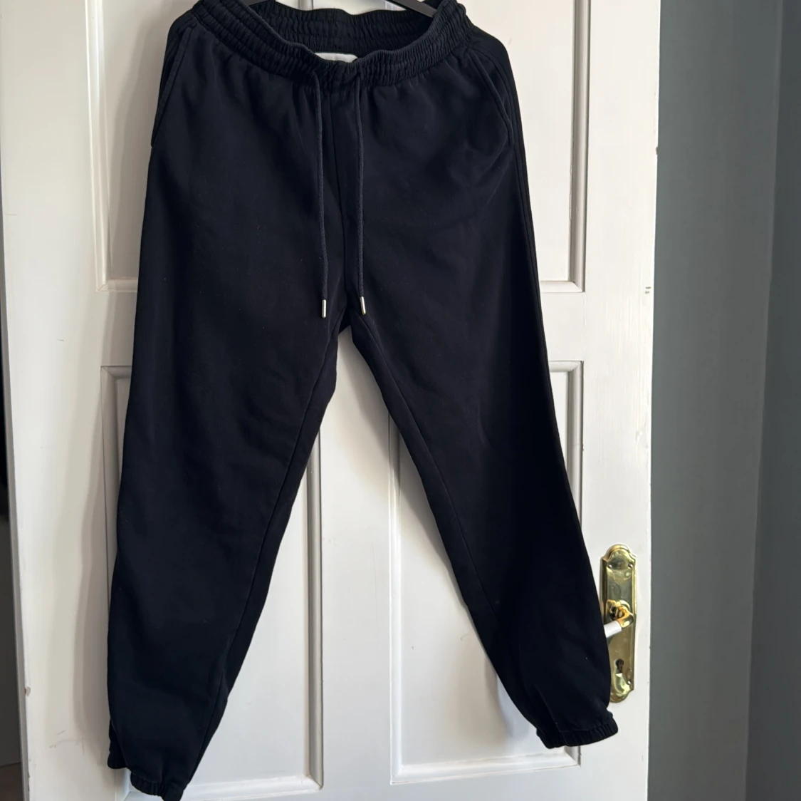 Svarta mjukisbyxor från H&M, storlek M