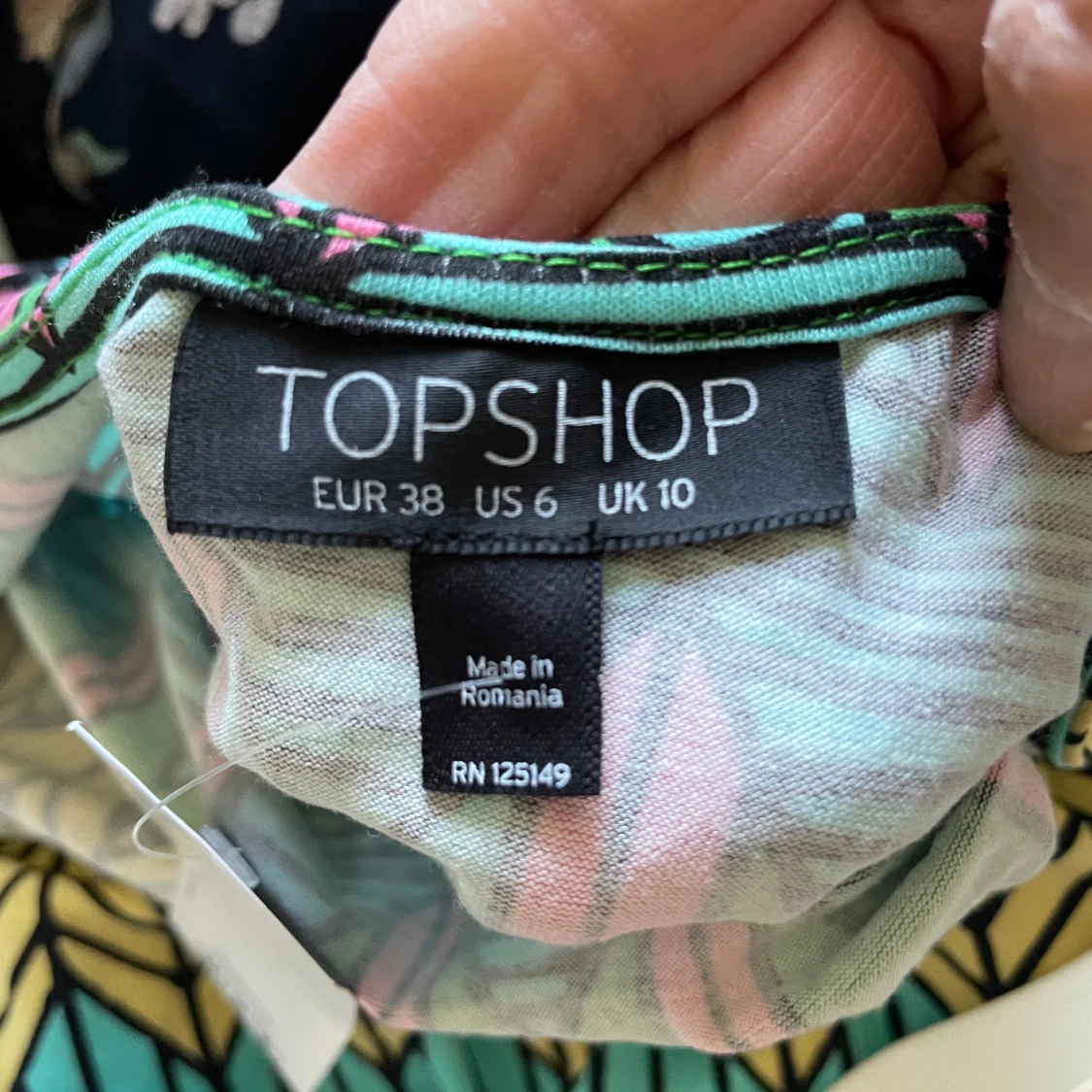 Färgglad kortklänning från Topshop - 2