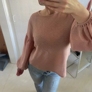 Blus - Sval och skön! Jag har xs-s i vanliga fall så skulle säga den inte blir för stor om du har xs