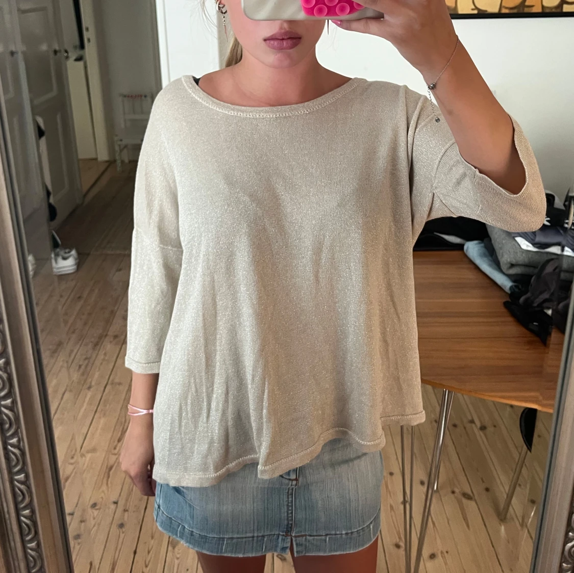 Guld glittrig topp med trekvartsärm