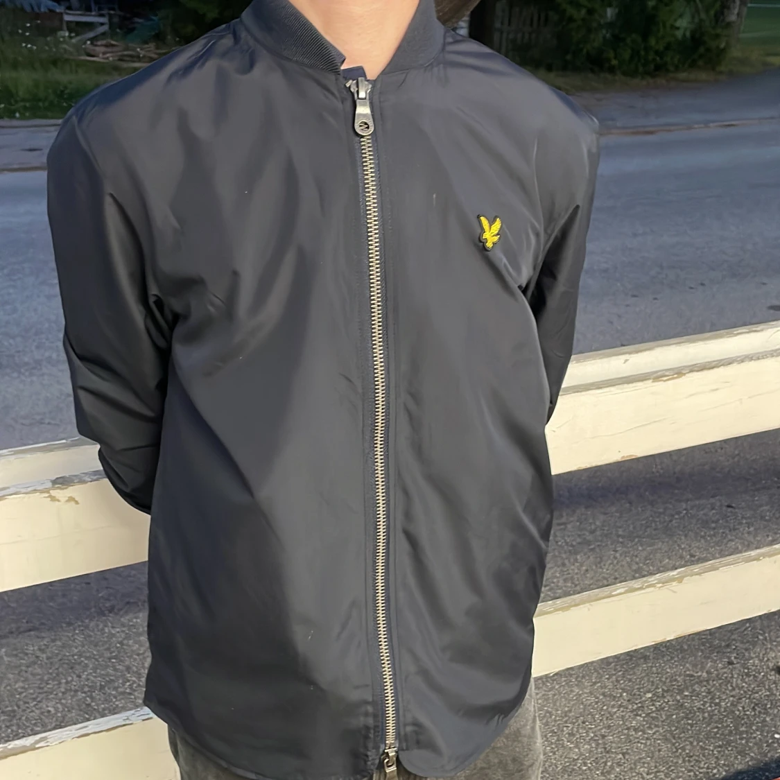 Svart bomberjacka från Lyle & Scott