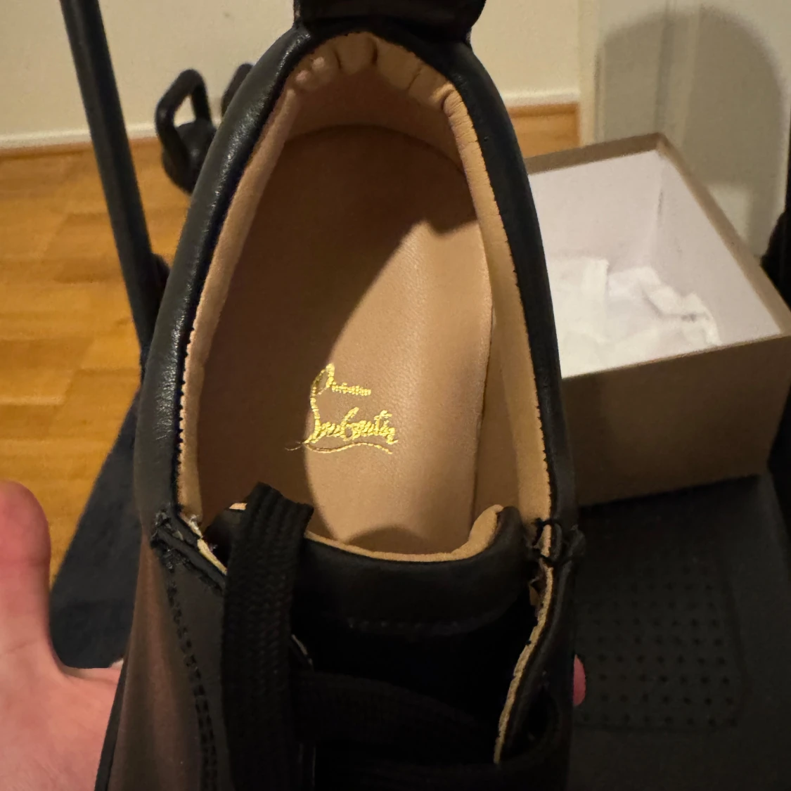 Svarta sneakers från Christian Louboutin(Pris kan diskuteras) - 2