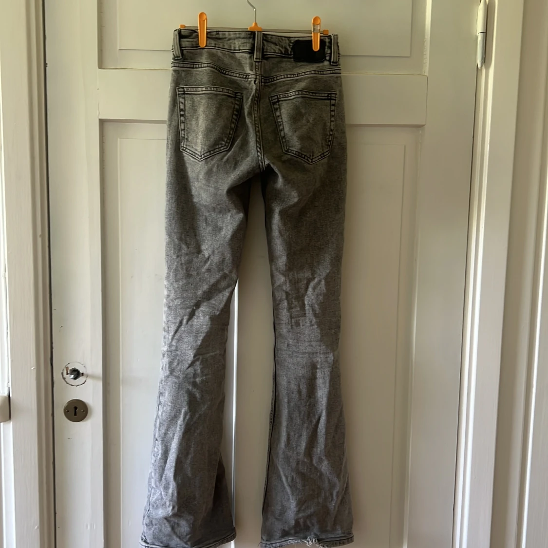 Grå bootcut jeans från 157 - 1
