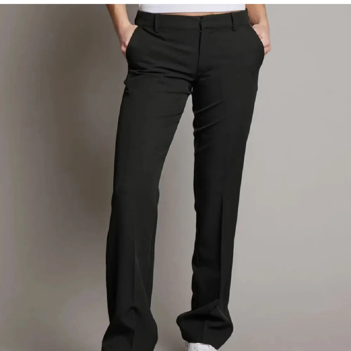 Svarta kostymbyxor med raka ben