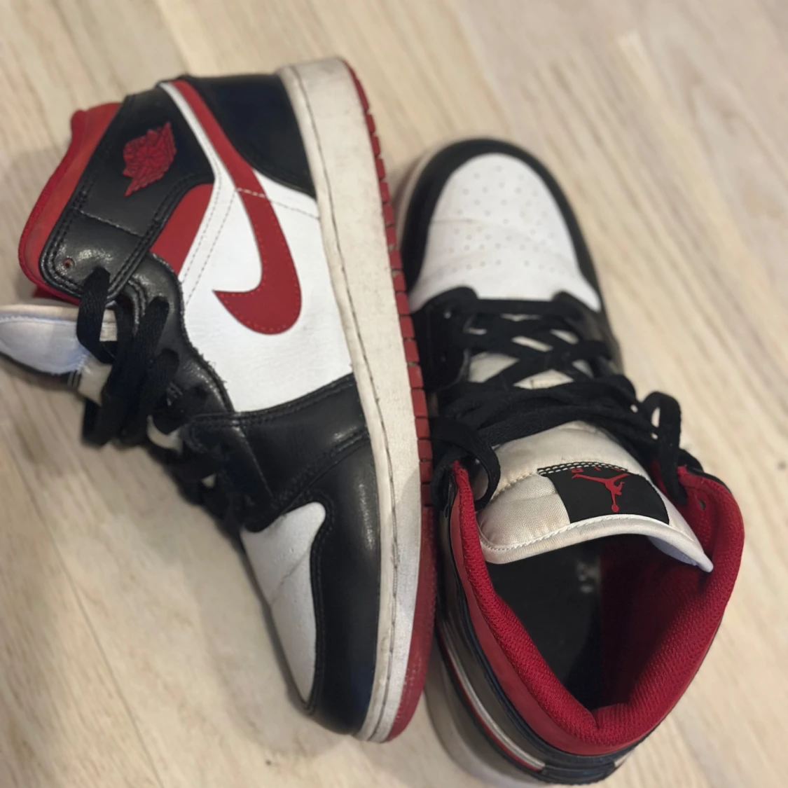 Nike Air Jordan 1 svart/vit/röd - 4