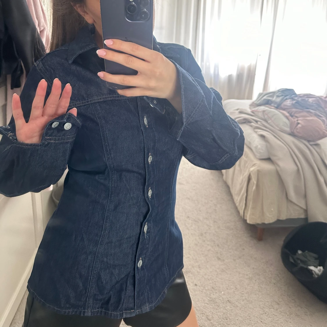 Mörkblå jeansskjorta med knappar - 3