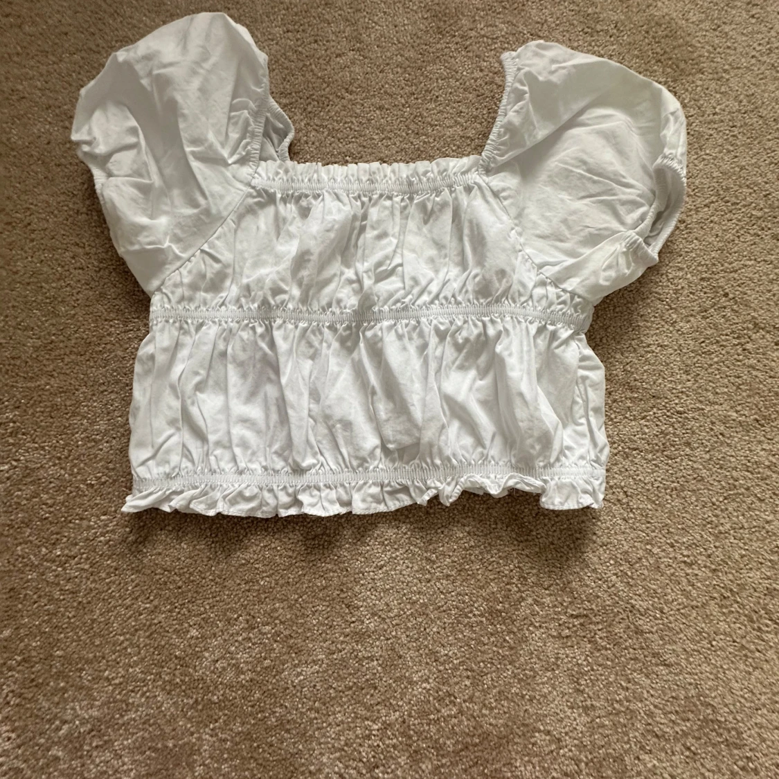 Vit blus med puffärmar från Zara