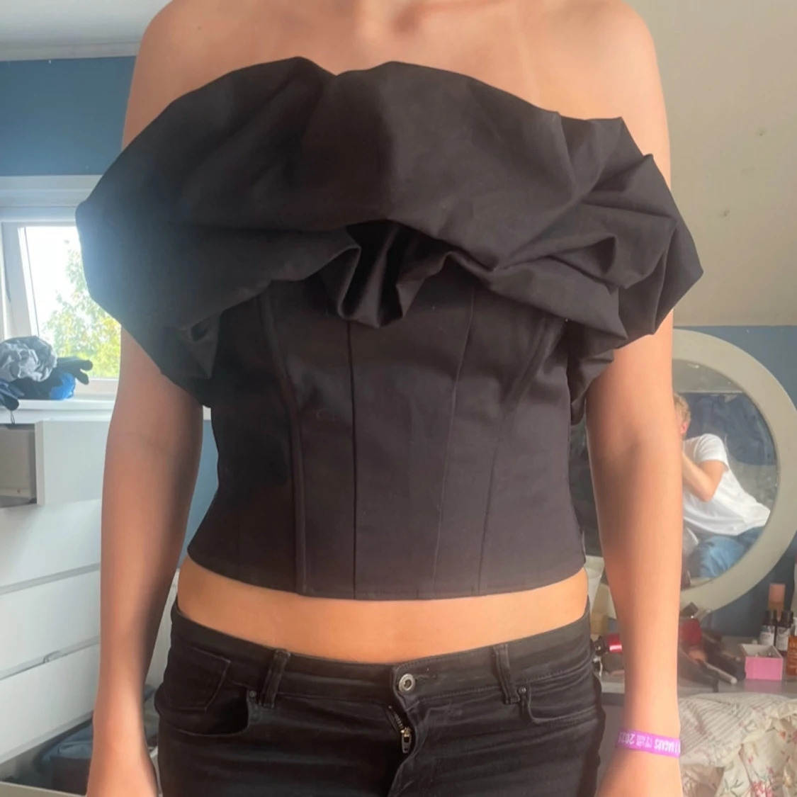 Svart axelbandslös korsettopp