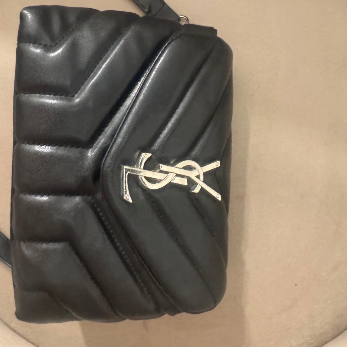 Svart quiltad axelväska från YSL - 2