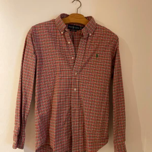 Polo Ralph lauren skjorta - Polo Ralph lauren skjorta i storlek S som är i fint skick! Hör av er vid frågor!