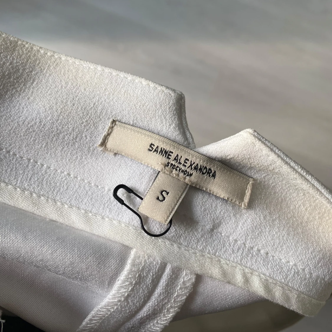 Vita kostymbyxor - 2