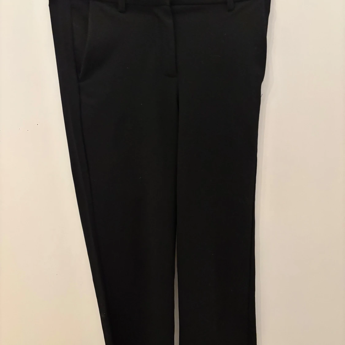 Svarta kostymbyxor från Vero Moda