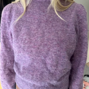 Stickad tröja från Other Stories - En söt stickad tröja från other stories i storlek s - i välidgt bra skick - kommer inte till använding