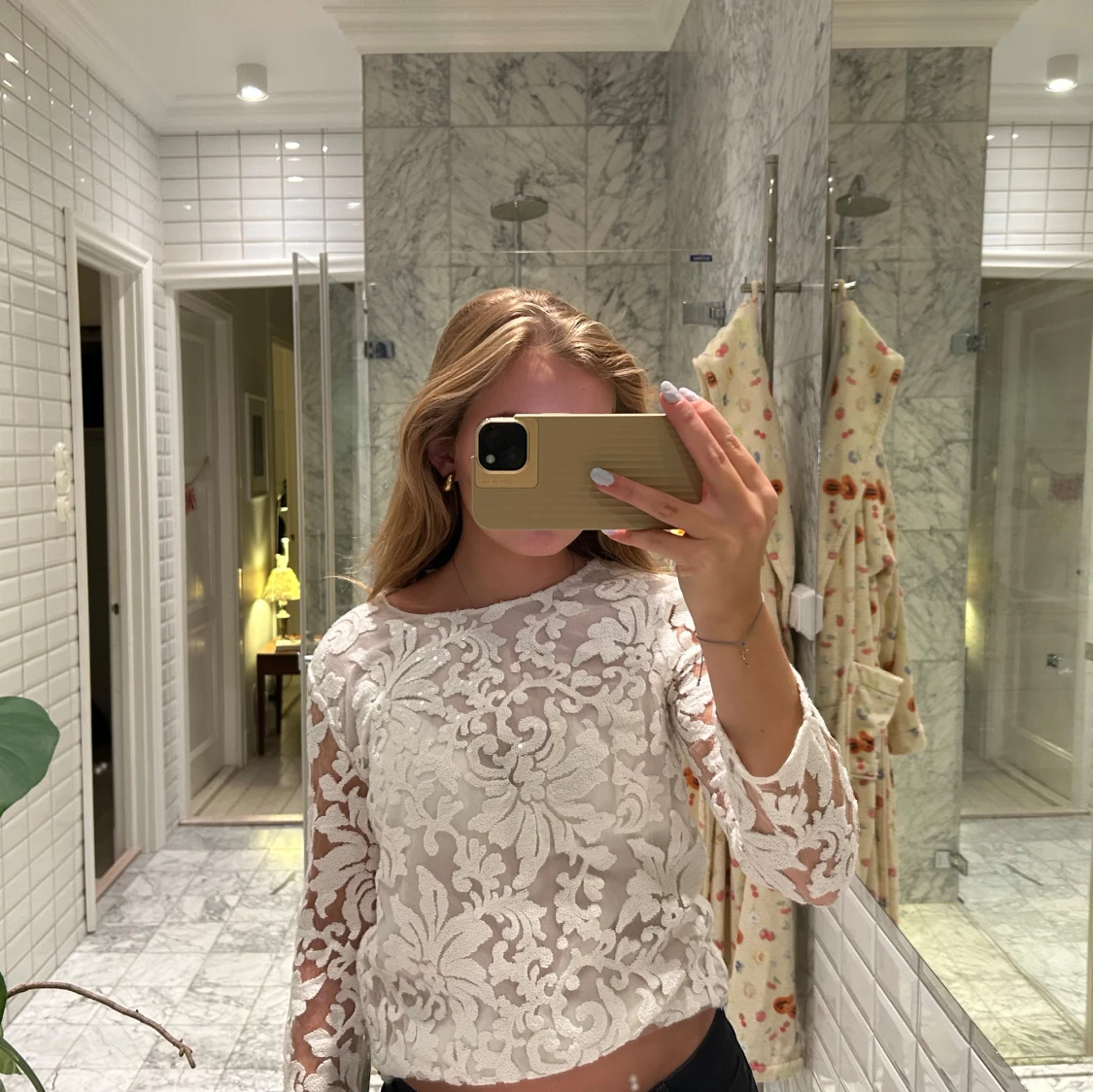 Vit Diane von Furstenberg spetsblus med blommigt mönster - 2