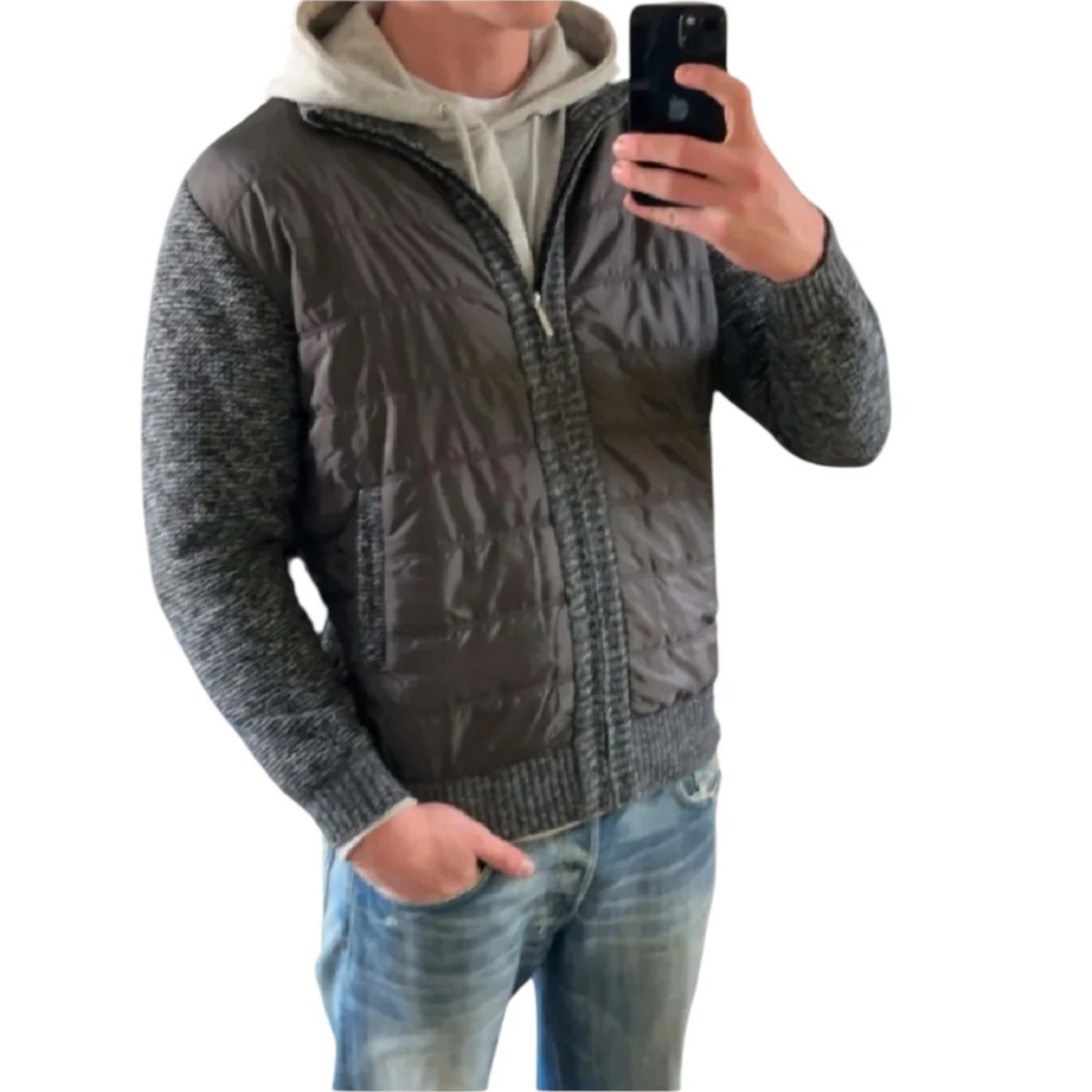 Grå quiltad pufferjacka med stickade ärmar - 1