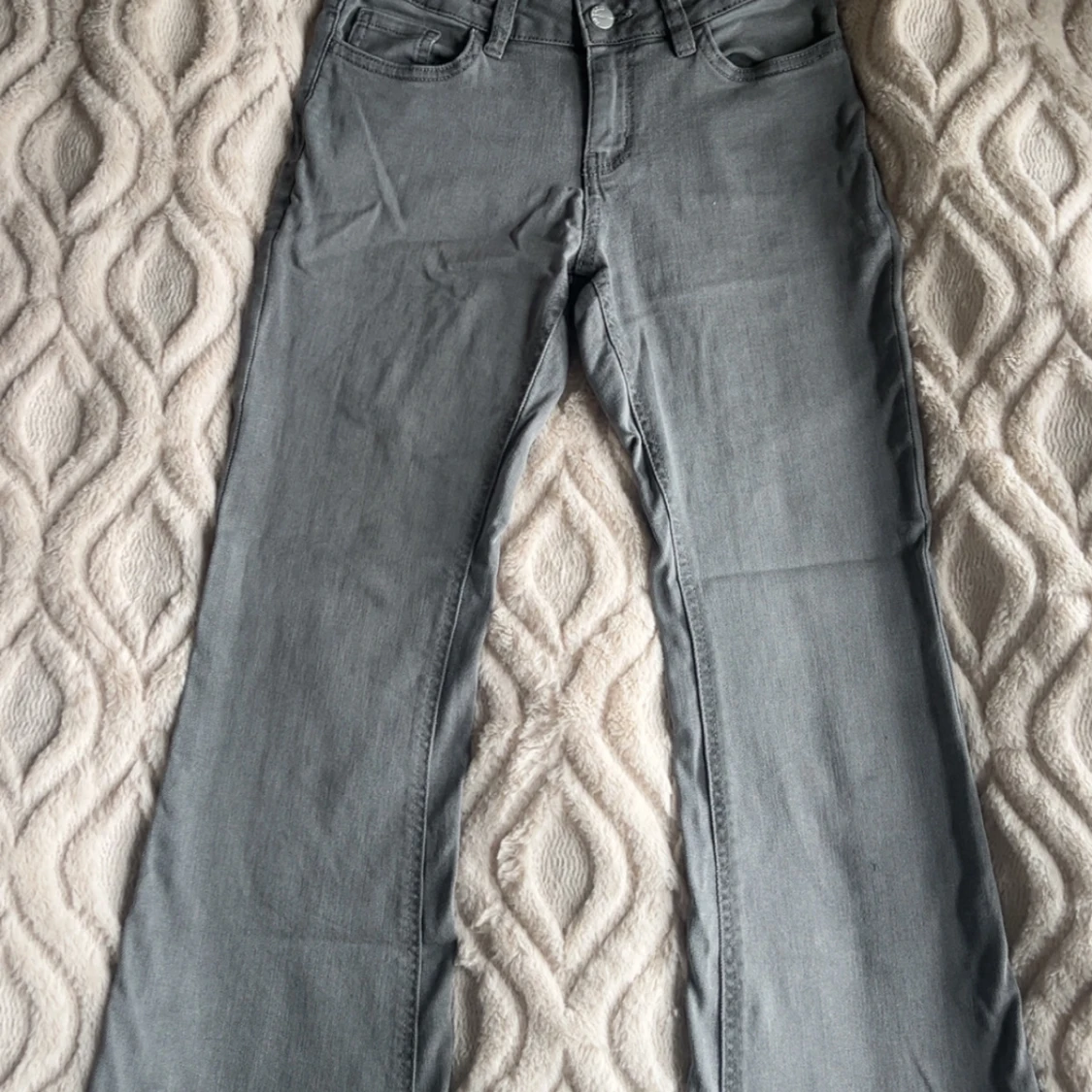 Grå jeans från Lindex