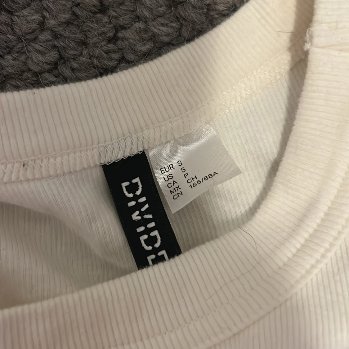 Vit ärmlös klänning från DIVIDED - 2