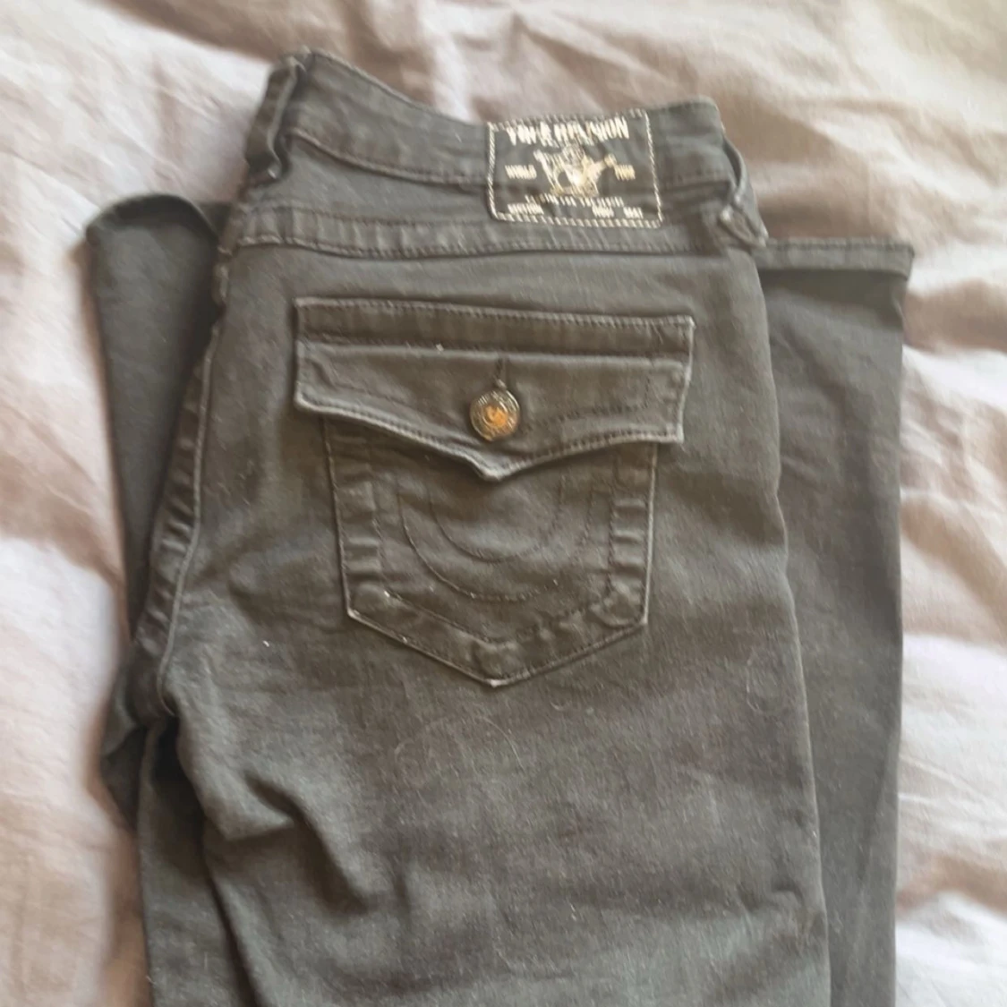 Svarta jeansbyxor från True Religion - 1