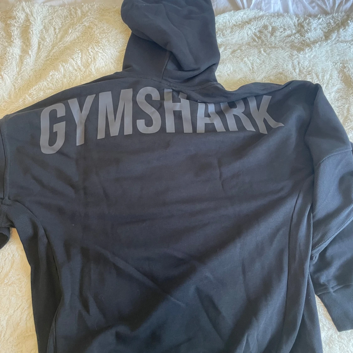Svart hoodie från Gymshark - 1