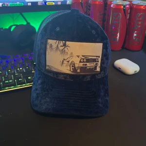 Keps använd typ 1 vecka👍 - En velvet keps som är nästan oanvänd. Den passar alla stora som små❤️