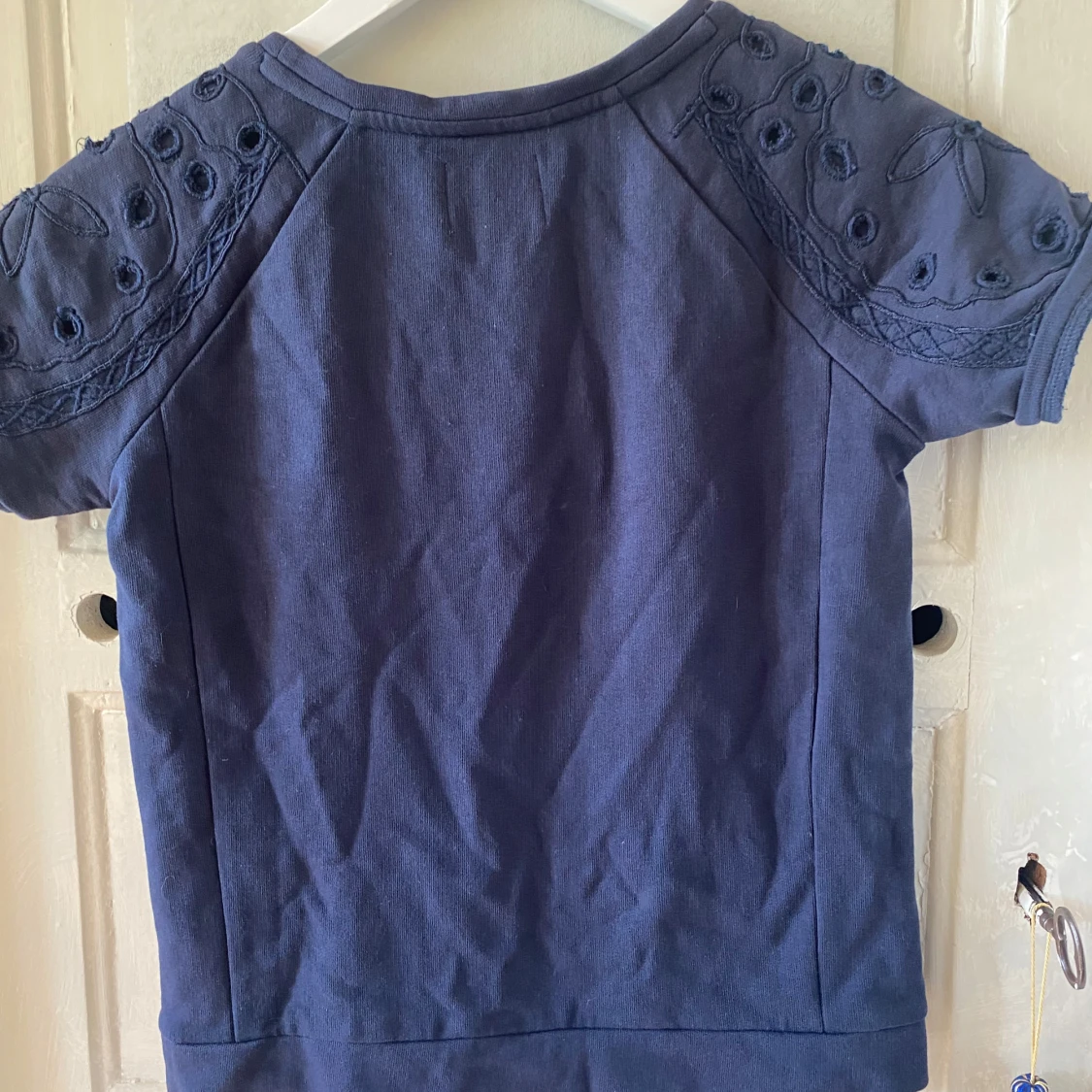 Mörkblå t-shirt med broderi från Juicy Couture - 4