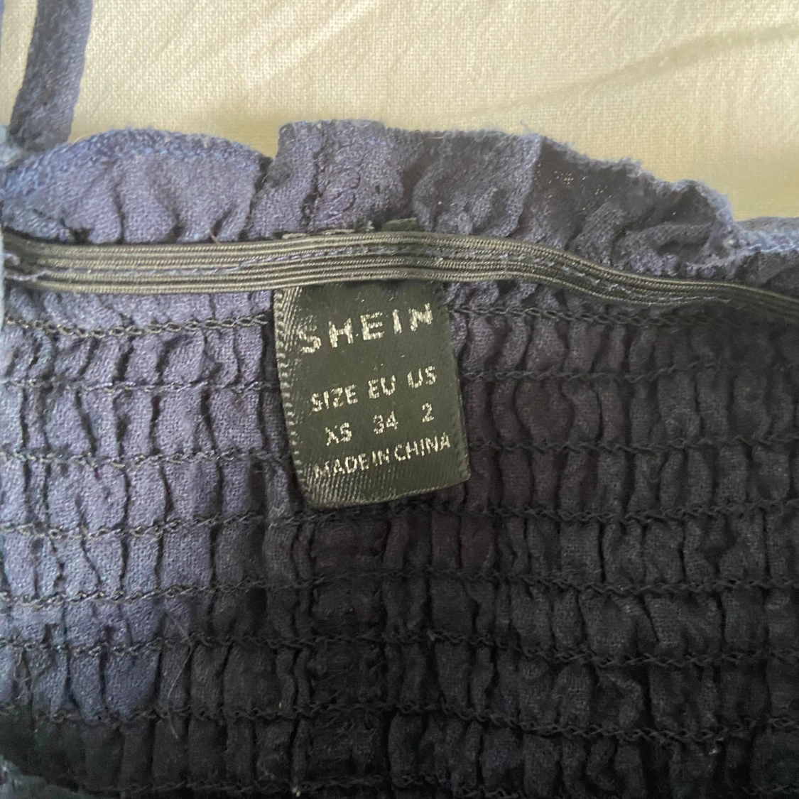 Mörkblå smockad linnetopp från SHEIN - 1