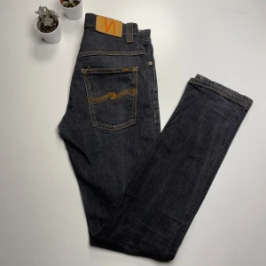  Nudie Jeans - Säljer ett par fina jeans från Nudie Jeans som är i super fint skick och knappt använda. Storleken är W31 L32 och i Slim fit! PM vid frågor 🌴🍾