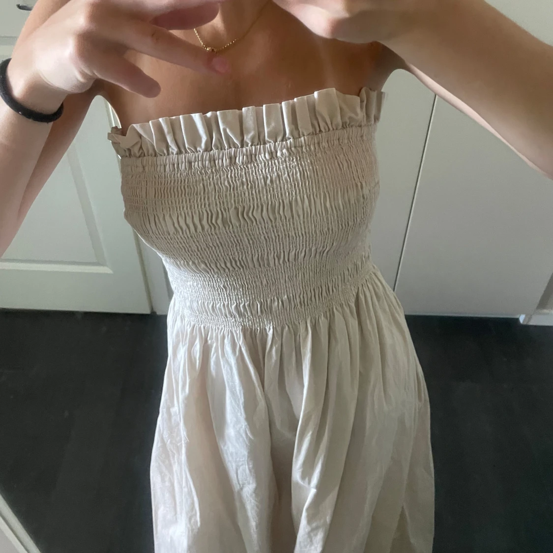 Beige bandeau klänning