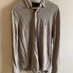 Grå långärmad skjorta från Ralph Lauren - Storlek M,  S funkar 