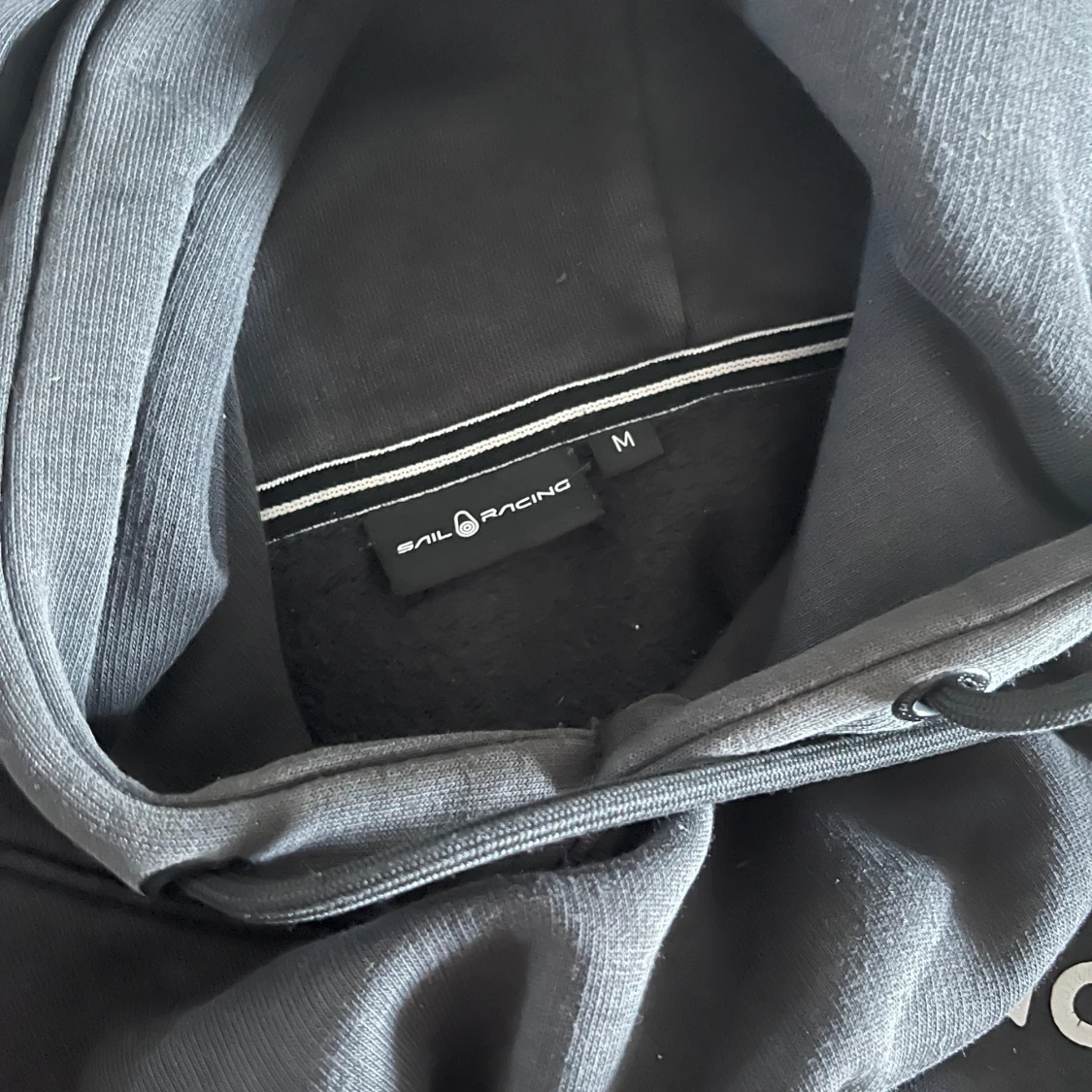 Svart hoodie från Sail Racing - 2
