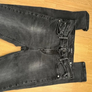 Replay jeans - Snygga grå jeans från replay | strl 28 x 30 | skriv vid funderingar | pris 399