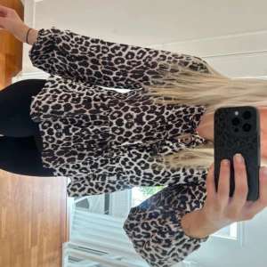 Leopard blus 🤍 - Jättefin blus som jag köpt på SHEIN, aldrig använd! Storlek S/36
