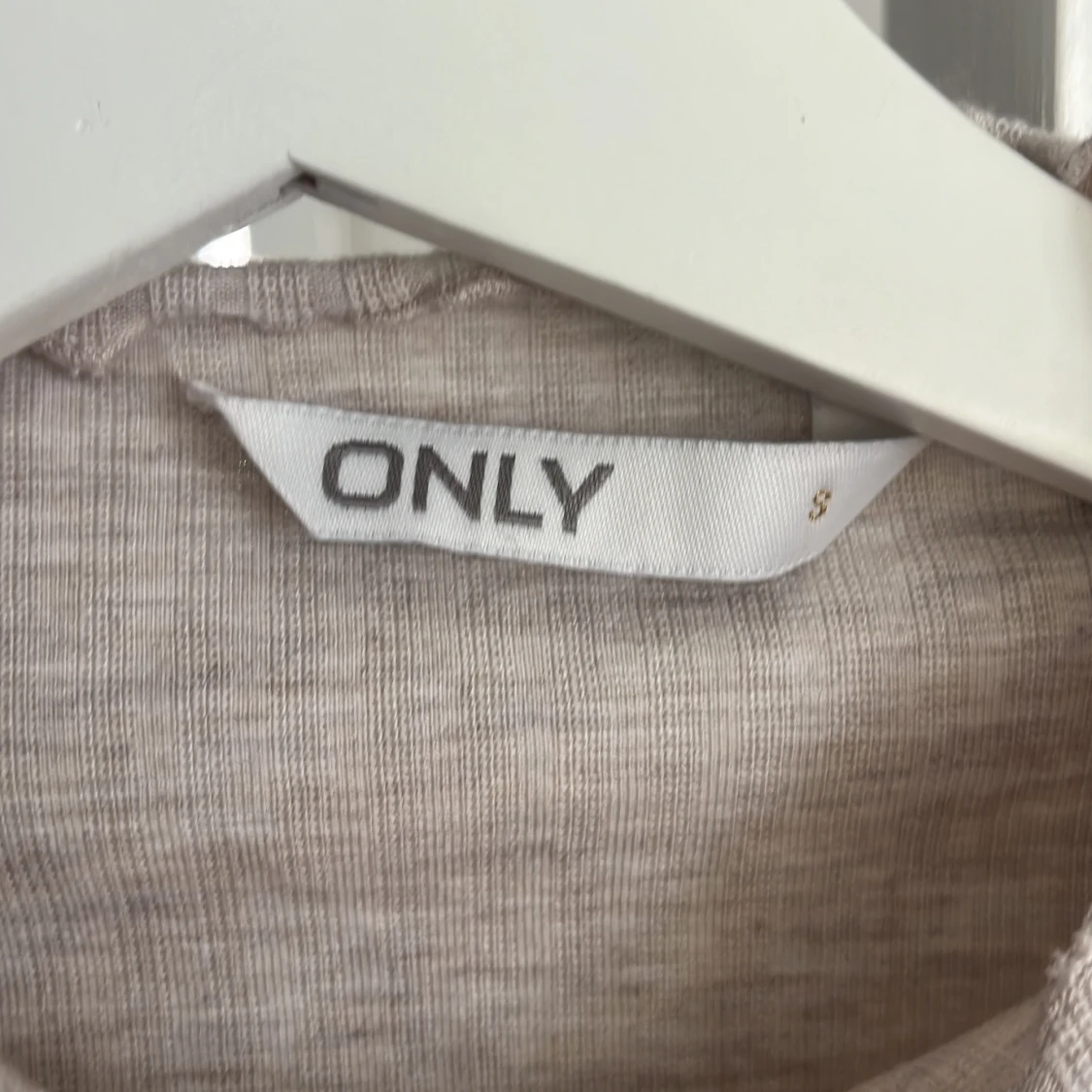 Beige ribbad långärmad topp från ONLY - 1