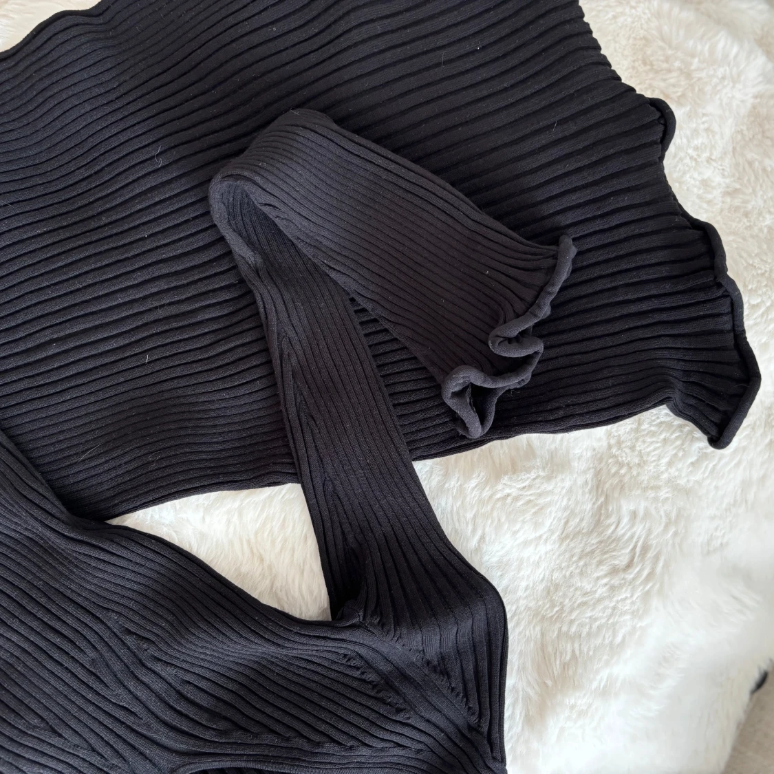 Svart ribbad långklänning från H&M - 3