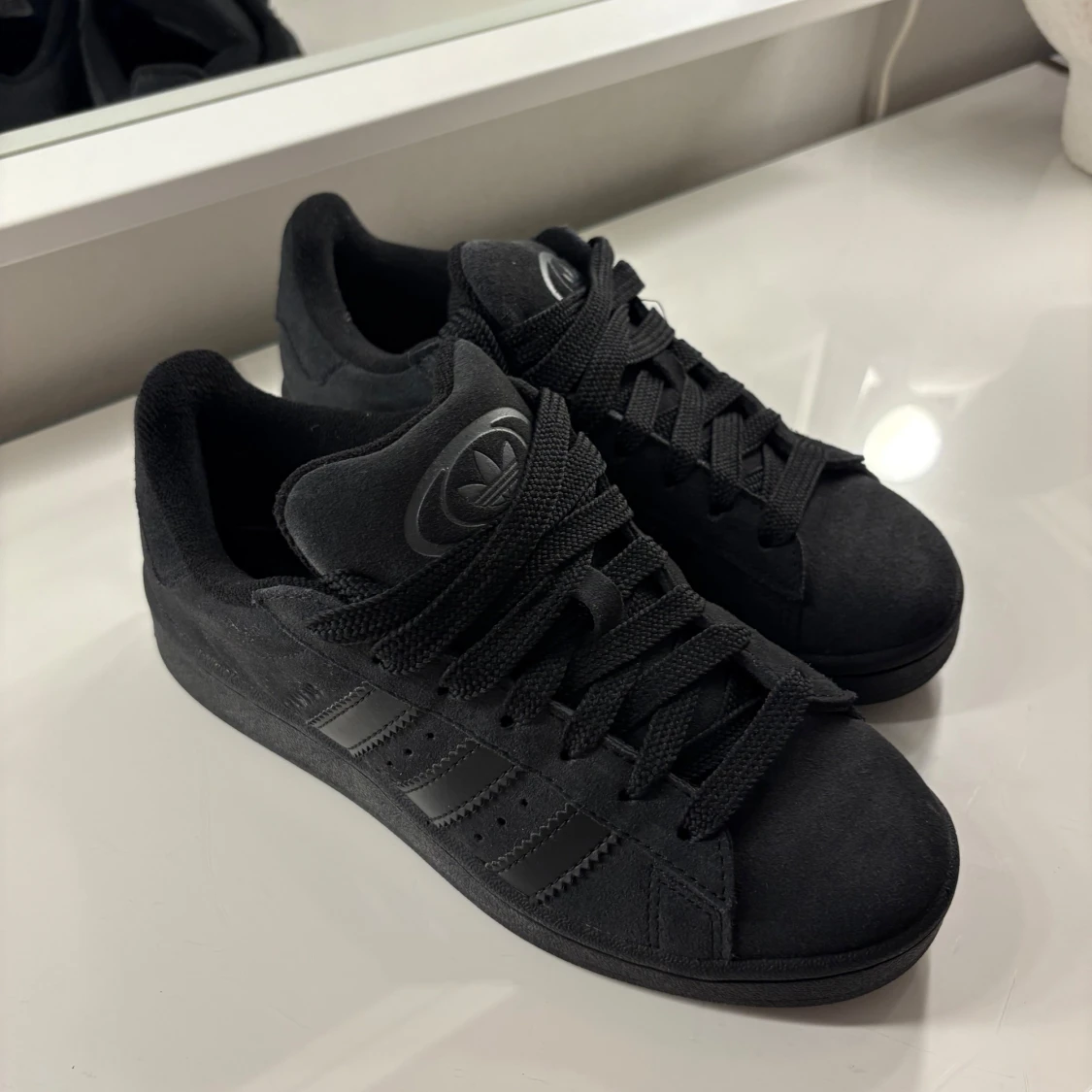 Svarta Adidas Campus