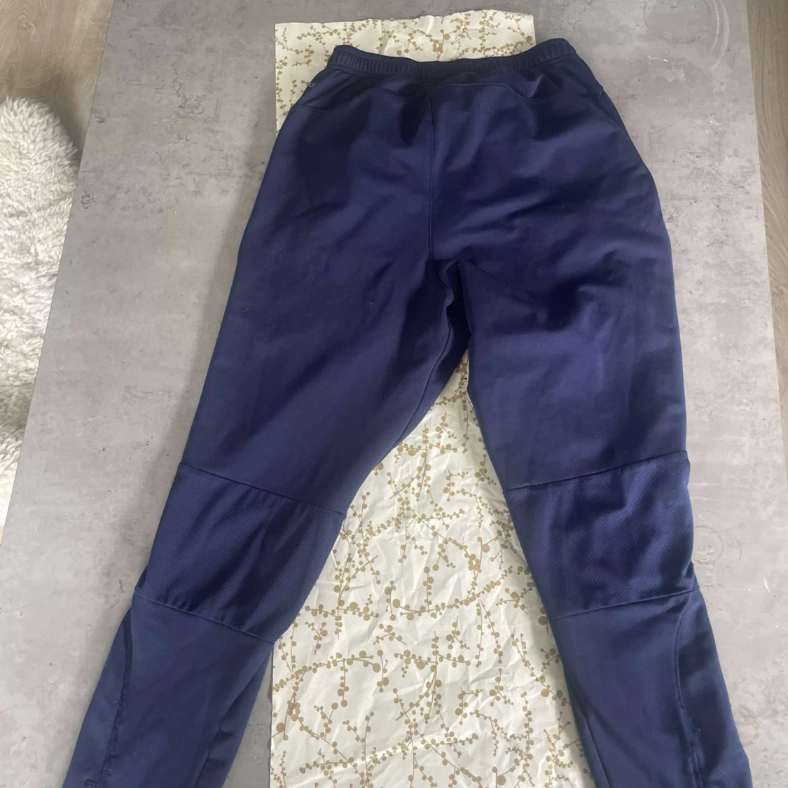 Marinblå träningsbyxor från Puma - 1