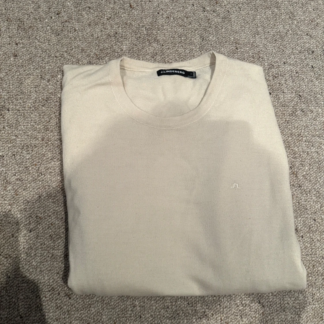 Beige stickad tröja från J.Lindeberg
