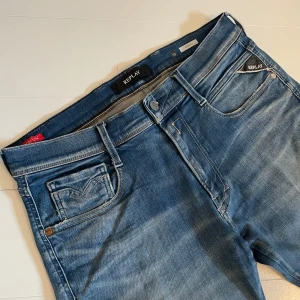 Replay anbass hyperflex  - Replay anbass hyperflex - mycket bra skick! - storlek 32/30, men de är lite längre än just 30, så skulle säga att den korrekta storleken är 32/32! - hör av er vid frågor🙌