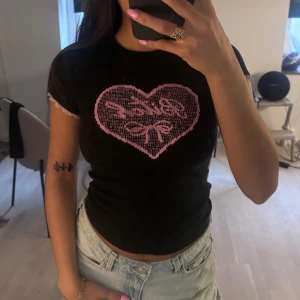 Svart t-shirt  - Gullig t-shirt