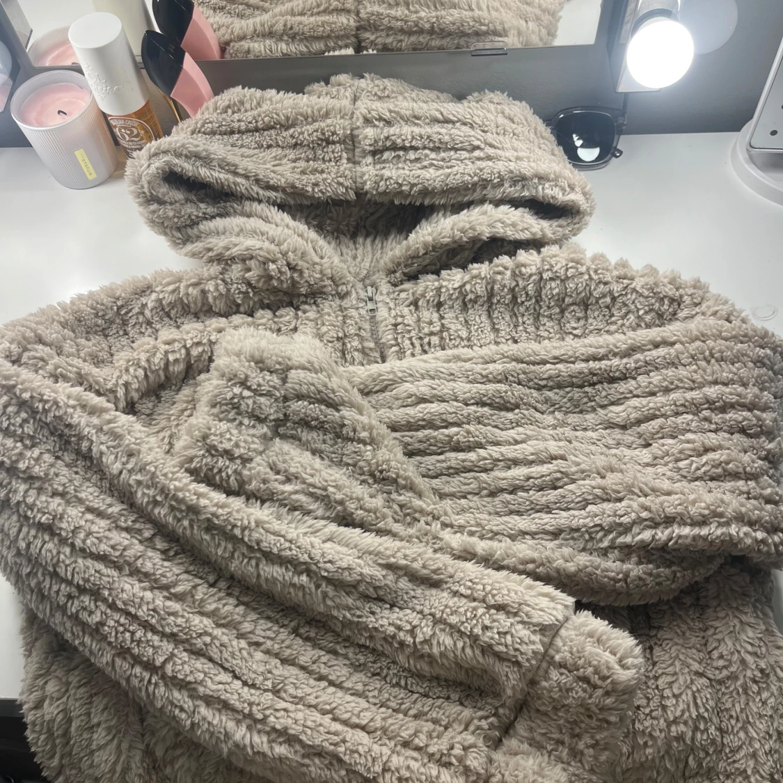 Beige teddyjacka med huva från SHEIN