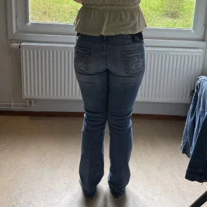 Victoria beckham jeans 34 - Super snygga 2000-tal jeans från Victoria beckham