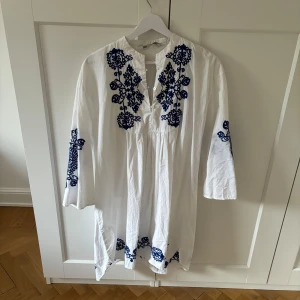 Mönstrad klänning - Söt mönstrad klänning från Zara! Perfekt nu i sommar💙