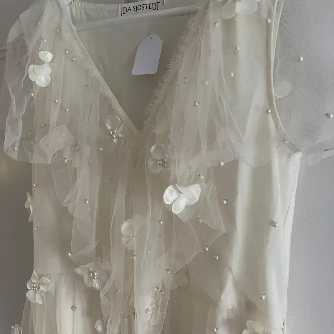 Vit blommig klänning från Ida Sjöstedt - 3