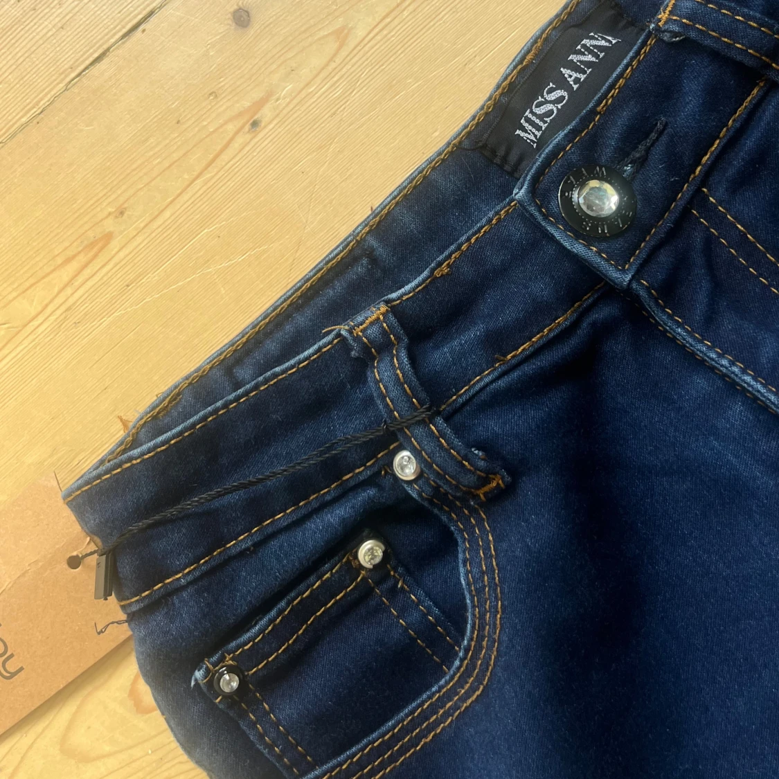 Super lowwaist bootcut jeans med diamant detaljer  - 3